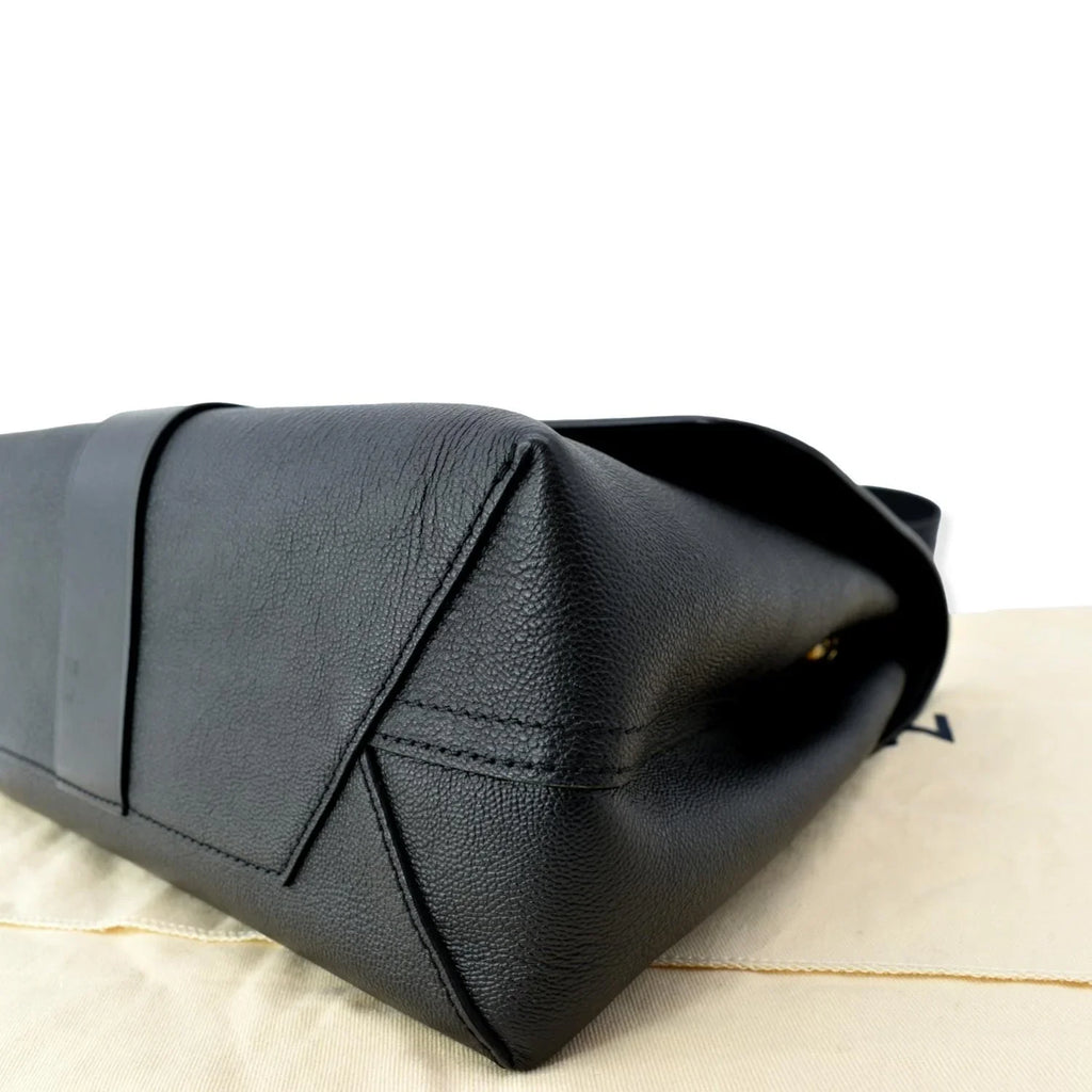 One Black Shoulder Bag Very Leather Handle Pre-owned Monogram
